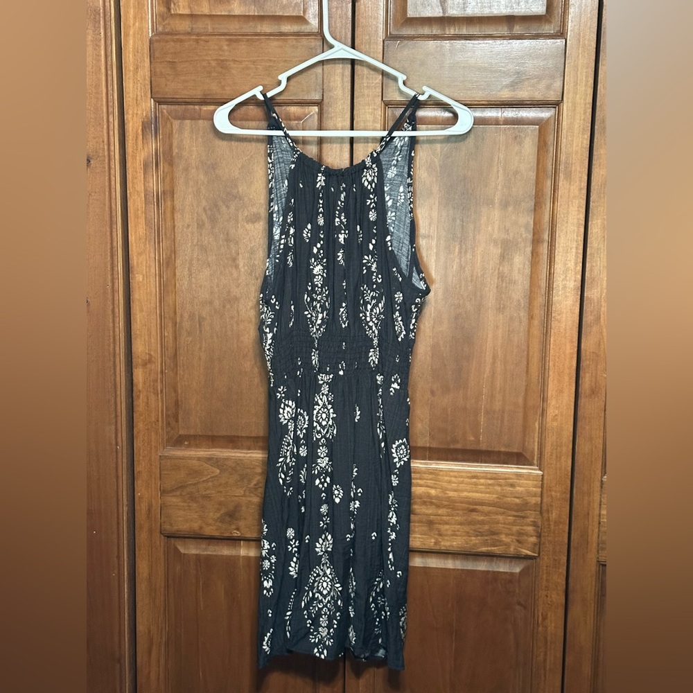 Black and White Patterned Sleeveless Dress